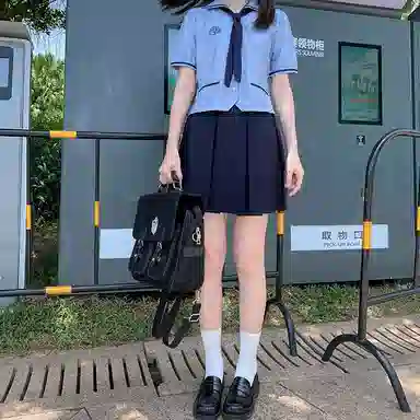 东鲸岁时记 八箱箱褶裙纯色褶皱短款半身裙