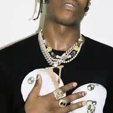 EVAE+MOB Pearl Necklace