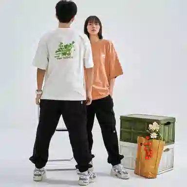 New Balance logoT T