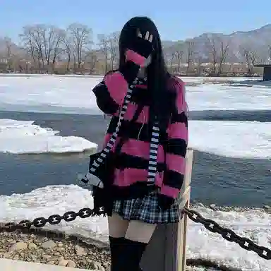 东鲸岁时记 条纹套头宽松撞色针织衫 女款 黑粉色