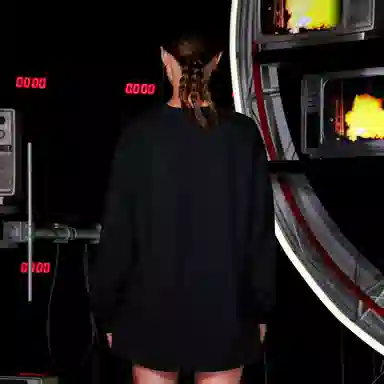 LOVEMELATER FW22 insTtee