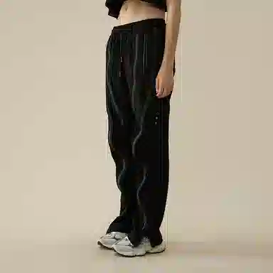 11ESTRANGER ASTRANGER