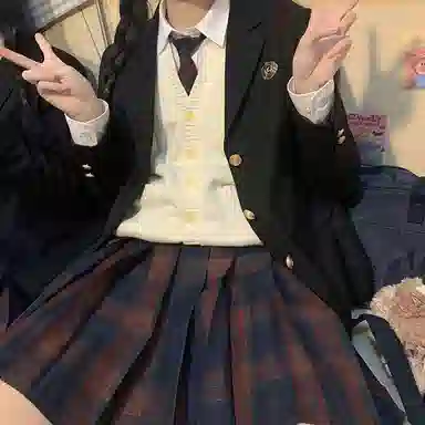 东鲸岁时记 经典学院风格纹百褶短款半身裙 圣诞红格