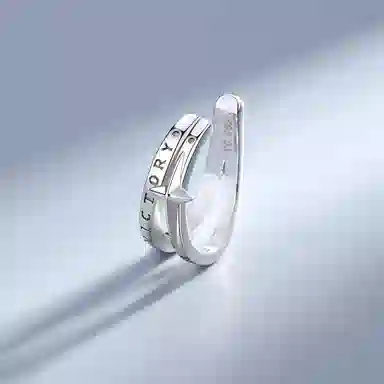 925