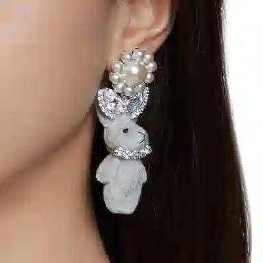 YVMIN Paradise Series Pearl Flower Bunny Ear Earring