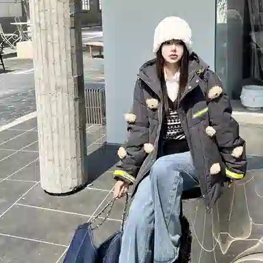 13 DEMARZO Shaking Light Plush Down Jacket