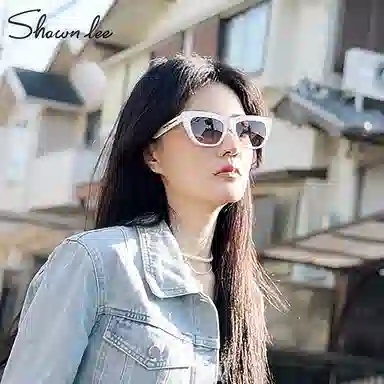 SHAWN LEE