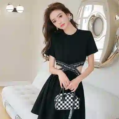 Three Quarters SS22 Logo