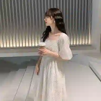 小镇姗姗 纯色镂空方领短袖连衣裙 礼盒装