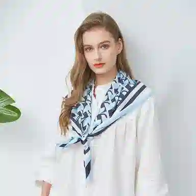 桑蚕丝丝巾送礼袋春夏新品印花桑蚕丝方巾品牌送礼出游女  女款