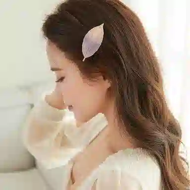 CHIMERA Embroidered Leaf Hair Clip