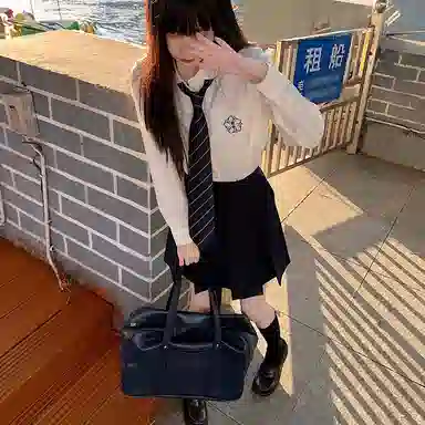 东鲸岁时记 刺绣单排扣翻领长袖 樱时衬衫 女款