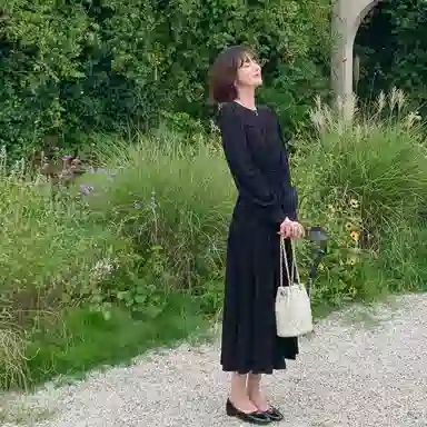 法儿家 纯色圆领皱褶长袖连衣裙 女款