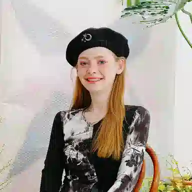 MD x Xotic gear Crescent Moon Beret MD