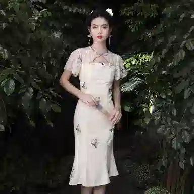 槿爷东方 刺绣胸口镂空设计新式改良旗袍鱼尾短袖连衣裙 女款 米色