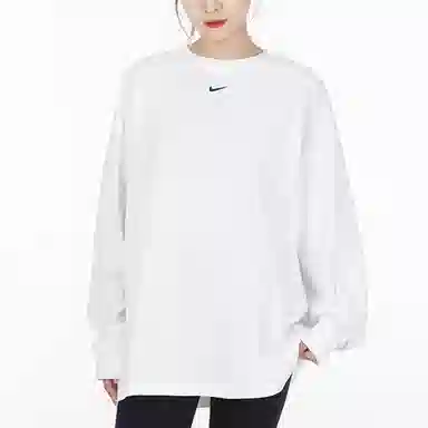 Nike Sportswear Essential Logo