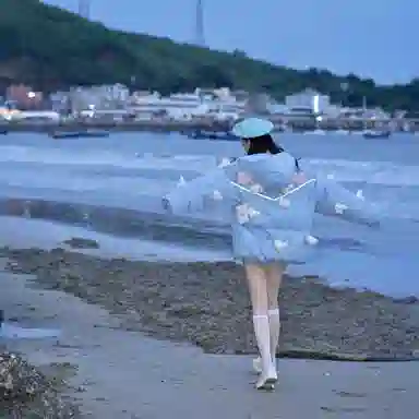 13 DEMARZO Shaking Light Plush Down Jacket