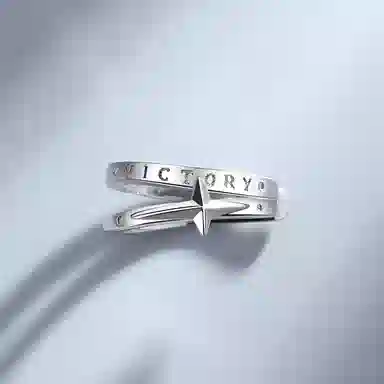 925