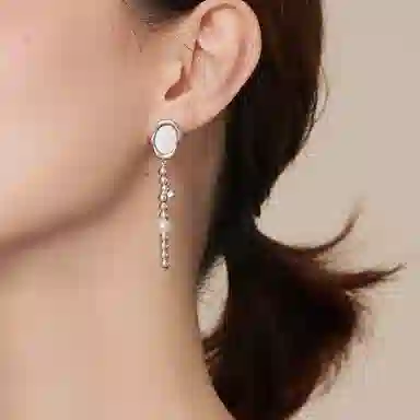 925