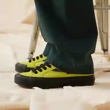 oddCIRKUS Astley Neon