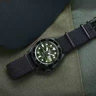 Seiko 5 SRPJ37K1