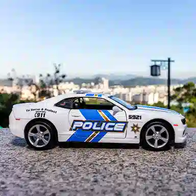 Maisto 124 SS 2010