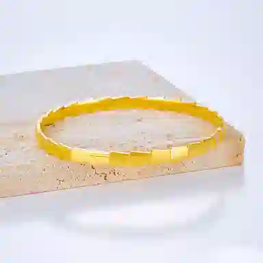999