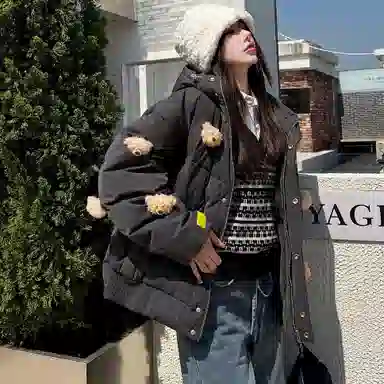 13 DEMARZO Shaking Light Plush Down Jacket