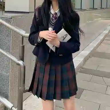 东鲸岁时记 经典学院风格纹百褶短款半身裙 圣诞红格