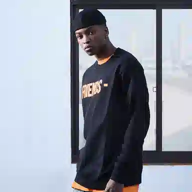 VLONE Friends- Crewneck VLogo