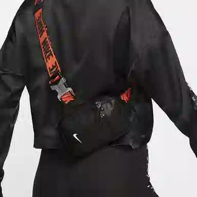 Nike Sportswear Essentials