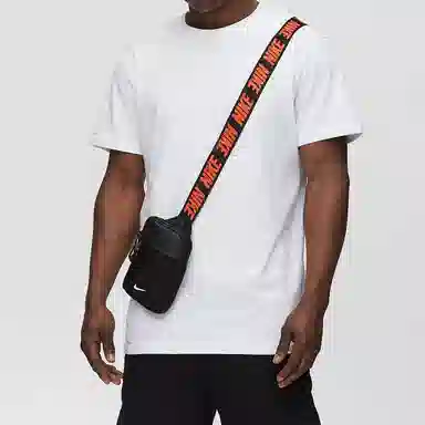 Nike Sportswear Essentials
