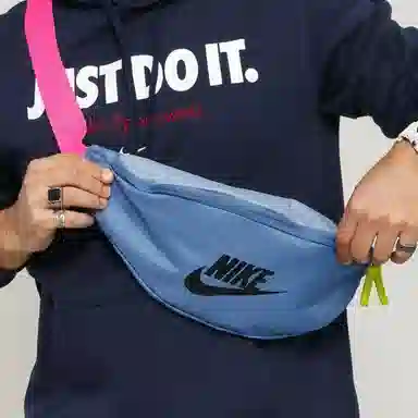 Nike Heritage Sportswear
