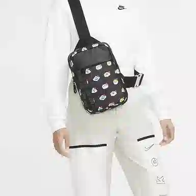 Nike Sportswear Essentials