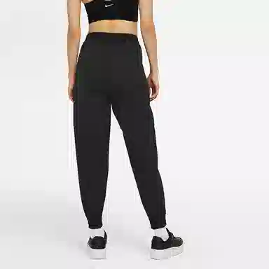 Nike Sportswear Swoosh Logo