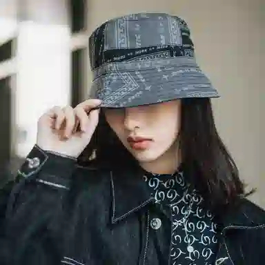 Xotic Reflective Paisley