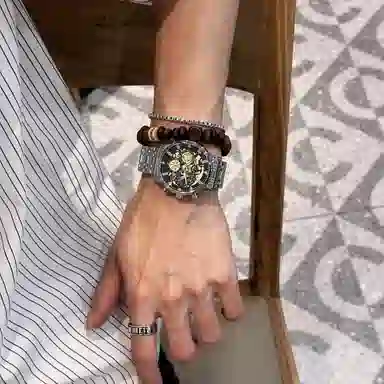 博之轮 商务时尚三眼六针 昼夜轮盘 日历防水 荧光指针 不锈钢表带 石英机芯 国表 男表 黑金黑色表盘 蝴蝶扣 石英表