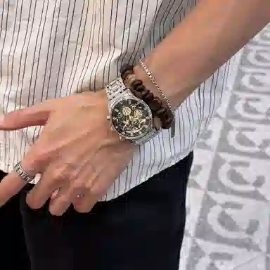 博之轮 商务时尚三眼六针 昼夜轮盘 日历防水 荧光指针 不锈钢表带 石英机芯 国表 男表 黑金黑色表盘 蝴蝶扣 石英表