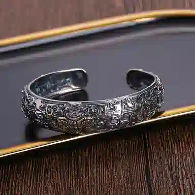 925