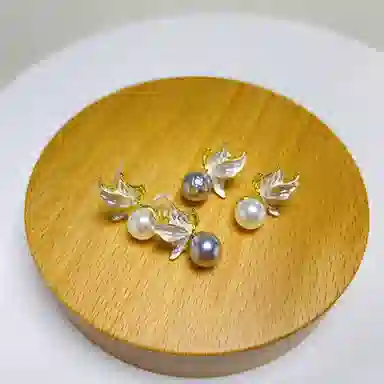 925