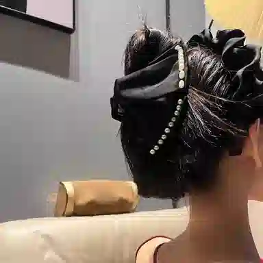 零界 缎面哑光闪钻边鲨鱼夹法式优雅精致轻奢日常通勤约会发饰 涤纶 发夹 男女同款情侣款