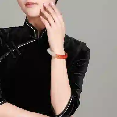 梦金园 鸿运当头半壁江山半红半白宽版 玛瑙 手镯 女款