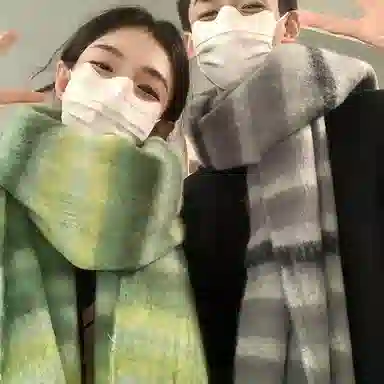 纳兰杜 韩版渐变色秋冬保暖加厚披肩高级感休闲学生潮流软糯感 聚酯纤维 绒线围巾 男女同款情侣款 浅灰色/绿色/咖色