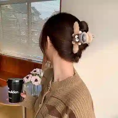 零界 毛绒煤球大眼鲨鱼夹设计感立体玩偶萌趣可爱日常出行头饰 涤纶 发夹 女款