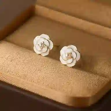 925