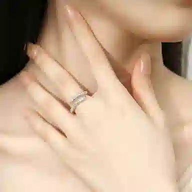 S925