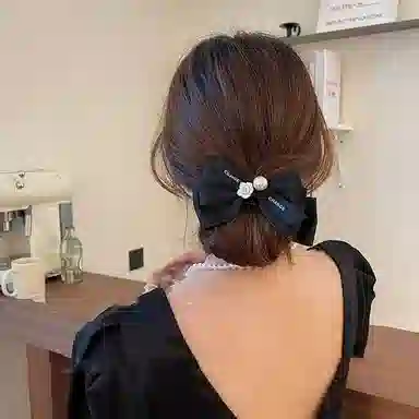 零界 蝴蝶结山茶花缎面亮黑 复古浪漫法式甜美发饰 亚克力 发夹 女款