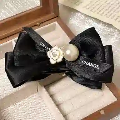 零界 蝴蝶结山茶花缎面亮黑 复古浪漫法式甜美发饰 亚克力 发夹 女款