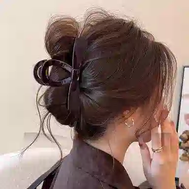 零界 蝴蝶结简约亮面抓夹优雅复古大气百搭日常通勤出行头饰 亚克力 发夹 女款