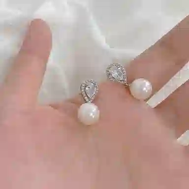 925